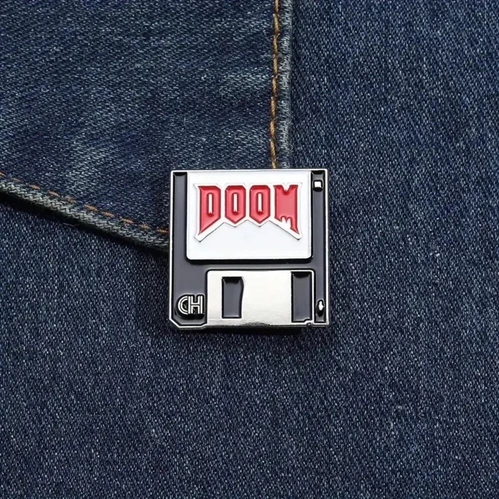 RETRO GAMING VINTAGE DOOM FLOPPY DISC OIL DRIPPED ENAMEL PIN  NWT - Picture 9 of 13